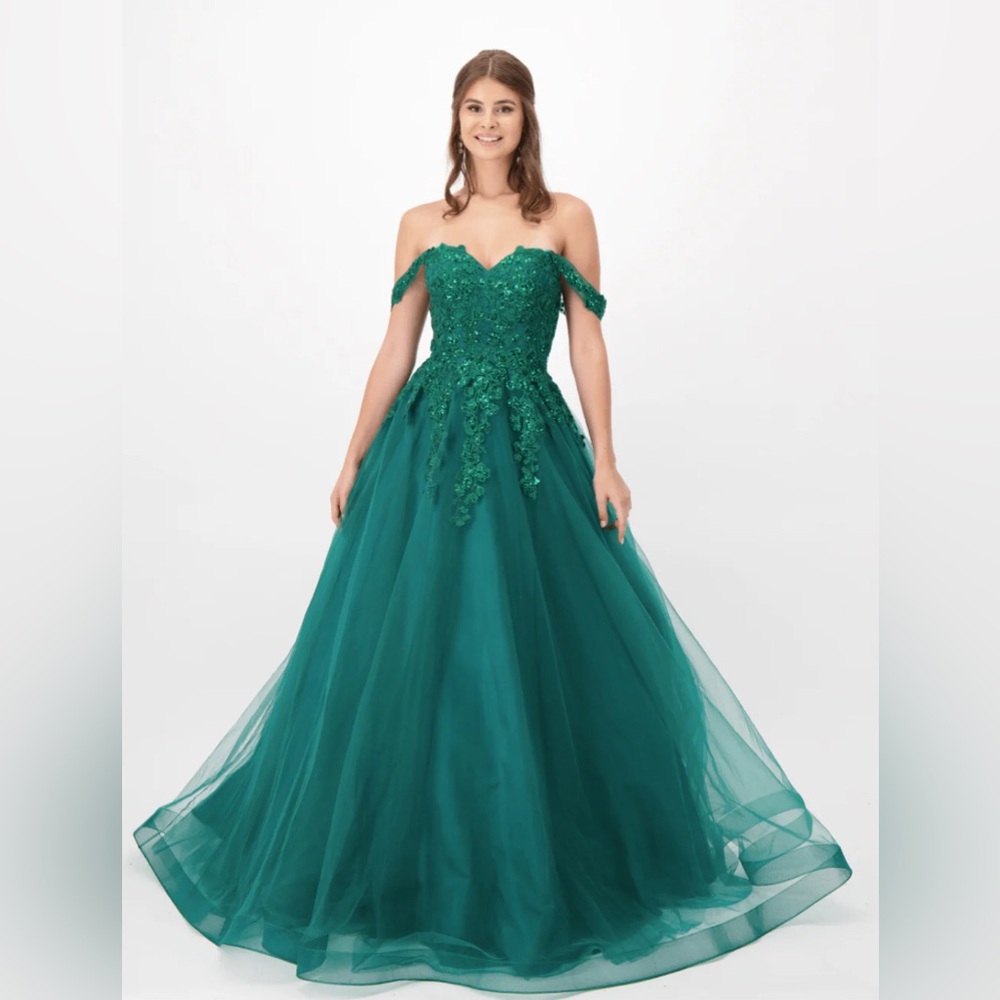 💚Evergreen Prom Dress With Green Sequined Bodice 💚